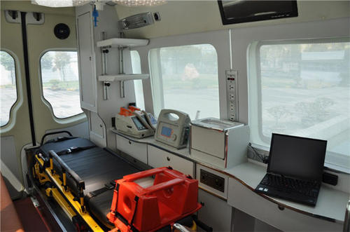 定襄县救护车内部